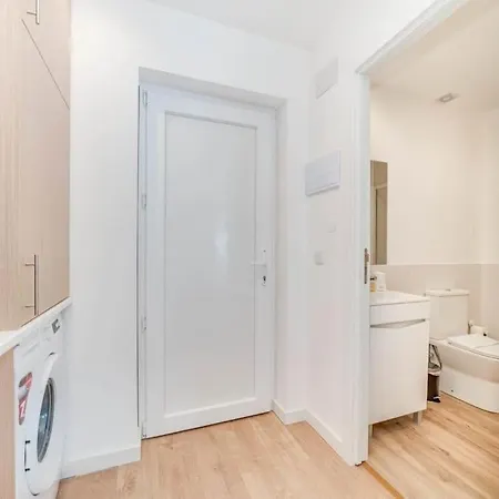 Apartment Central Charming In Campolide
