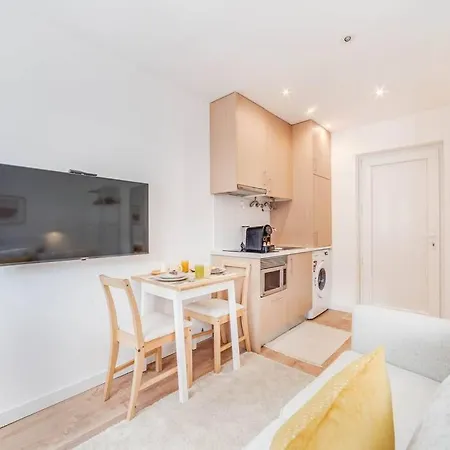 Apartment Central Charming In Campolide *