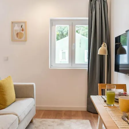 Central Charming In Campolide Apartment