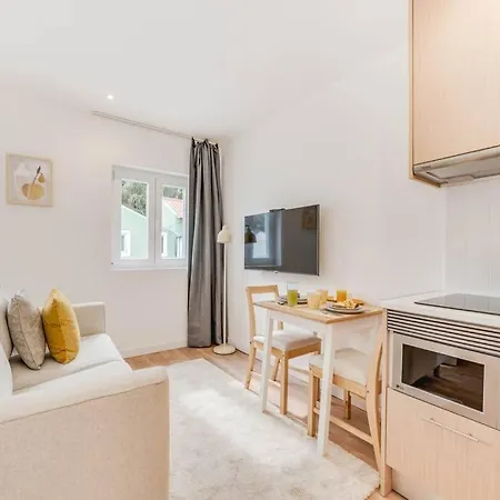Apartment Central Charming In Campolide *
